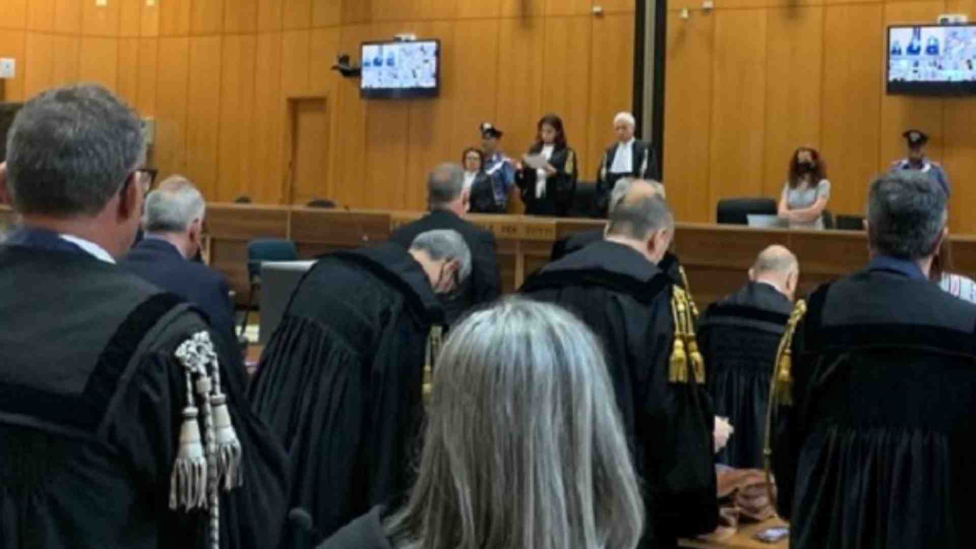 Immagine di Che cosa è il concorso esterno in associazione mafiosa e perché fa discutere