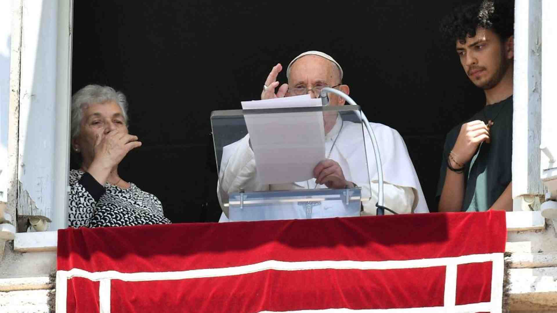 Immagine di Il Papa prega la pace e per gli anziani. "Abbiate cura di loro"
