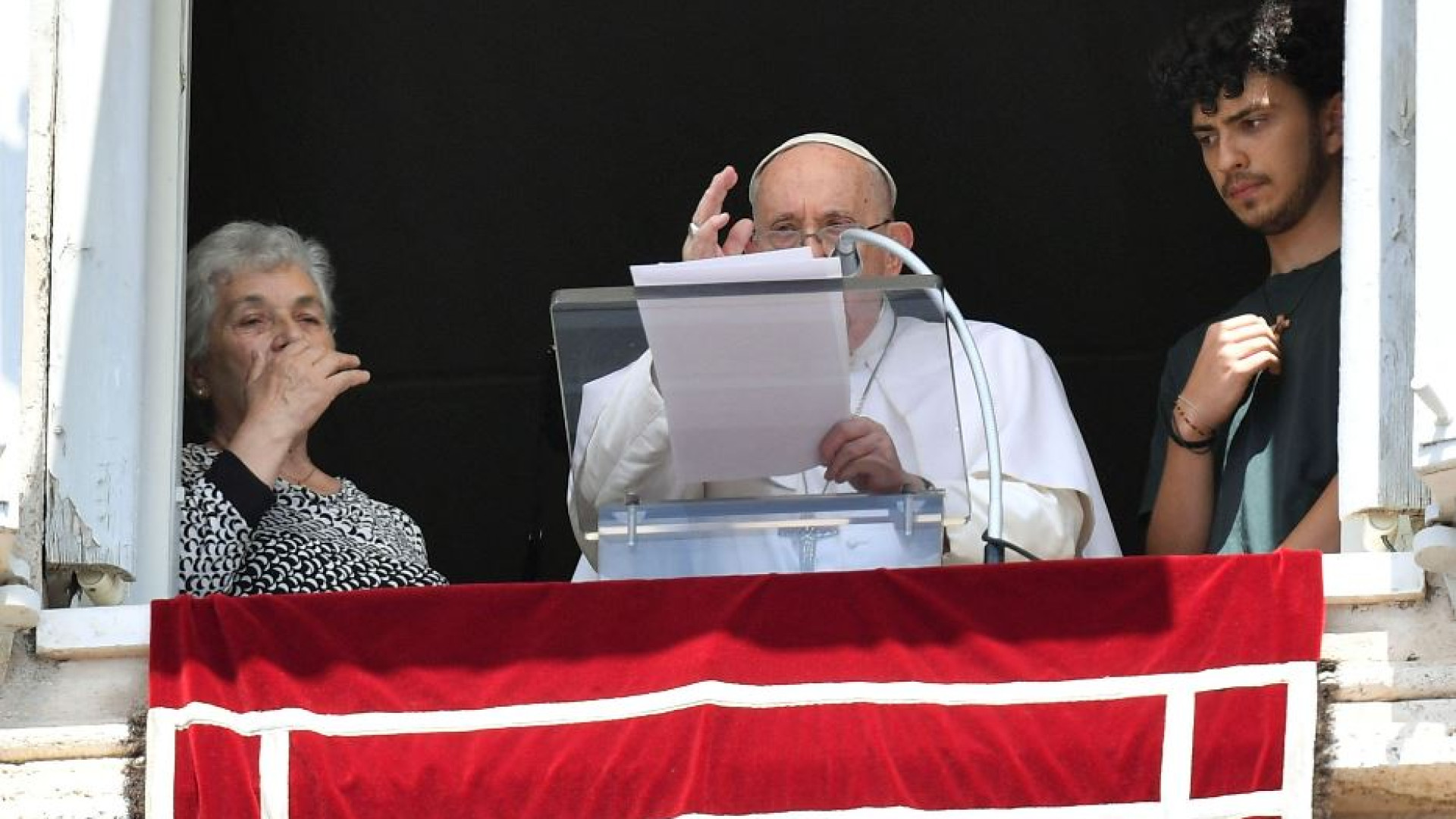 Immagine di Il Papa prega la pace e per gli anziani. "Abbiate cura di loro"