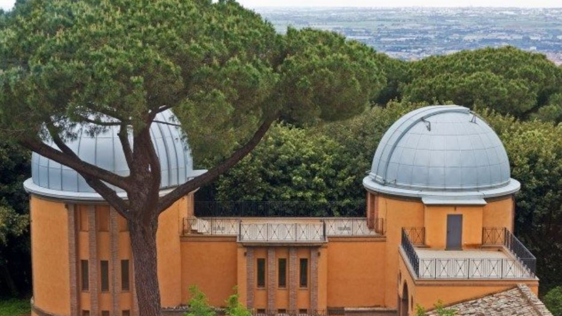 Immagine di Riapre al pubblico l'osservatorio astronomico del Papa