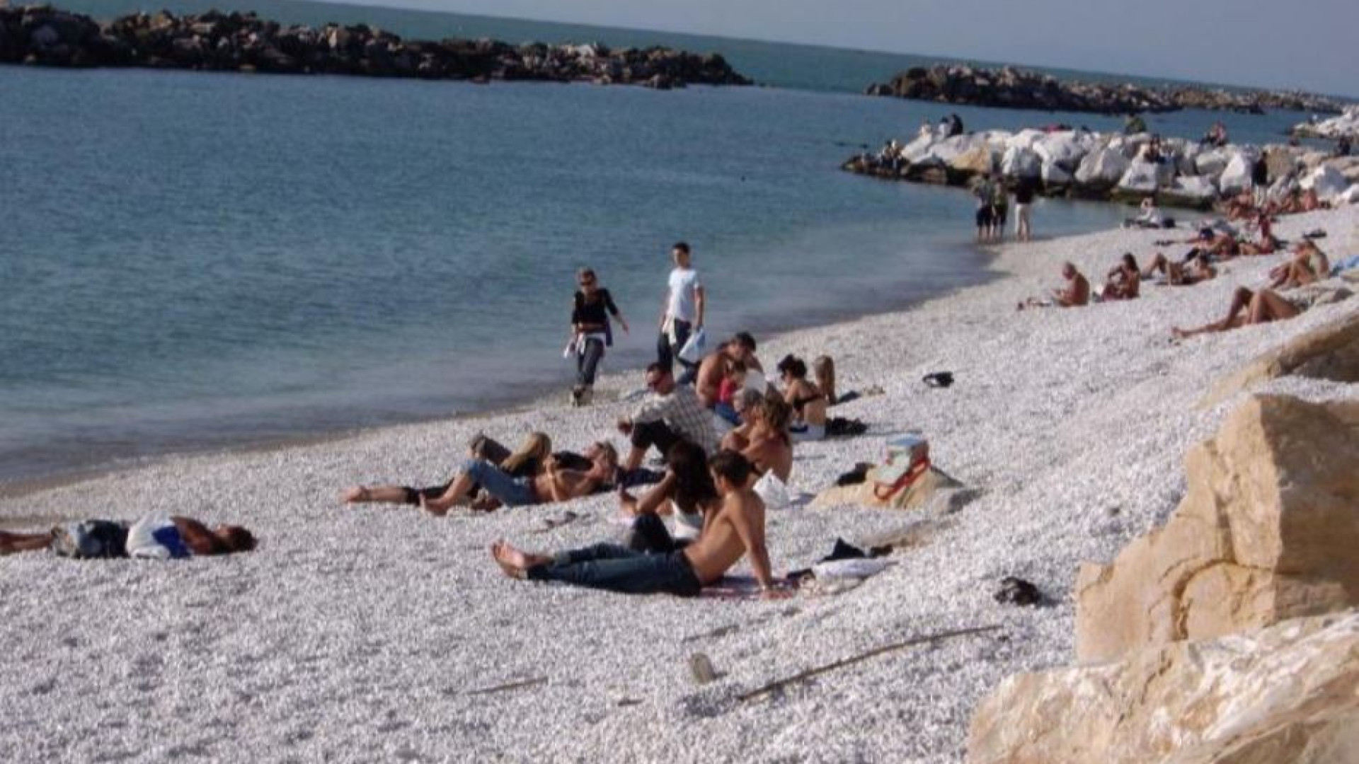 Immagine di Le spiagge libere? Poche e sporche