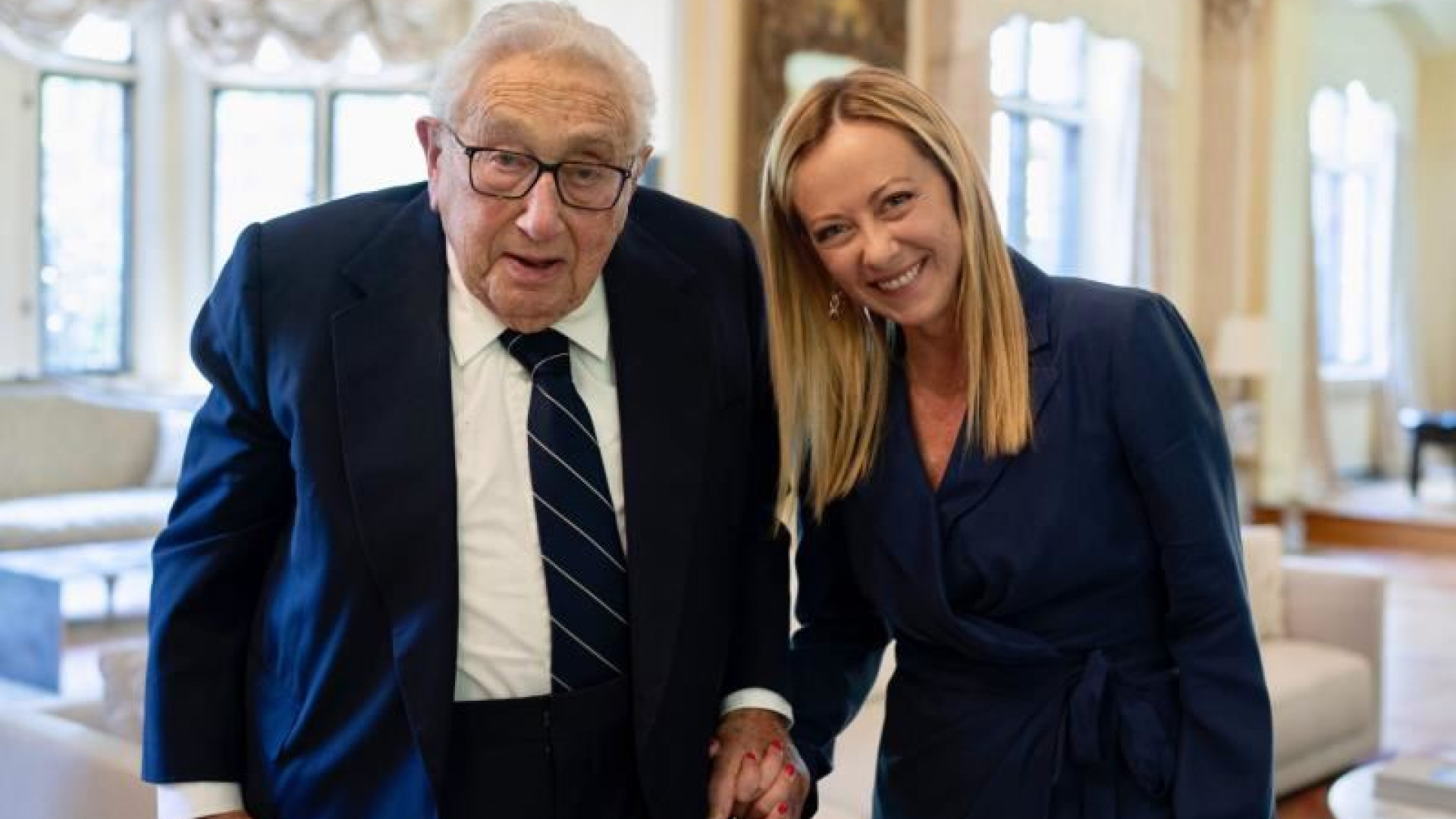 Immagine di Diritti e Cina, i "consigli" di Biden a Meloni. La gag: fai venire qui tua figlia