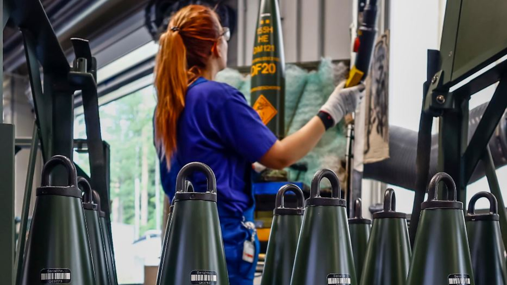 Immagine di La fabbrica della guerra fatica a soddisfare la domanda di armi, ma s'impegna
