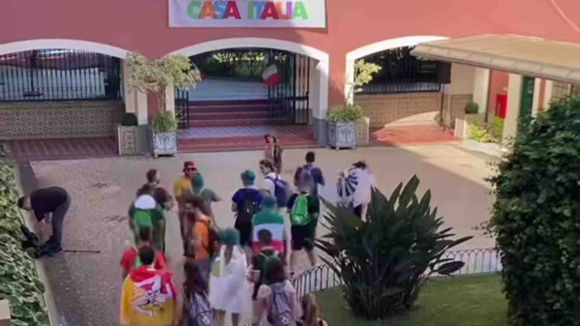 Immagine di Casa Italia: mille colori e servizi dal medico al wi-fi, al vero caffè