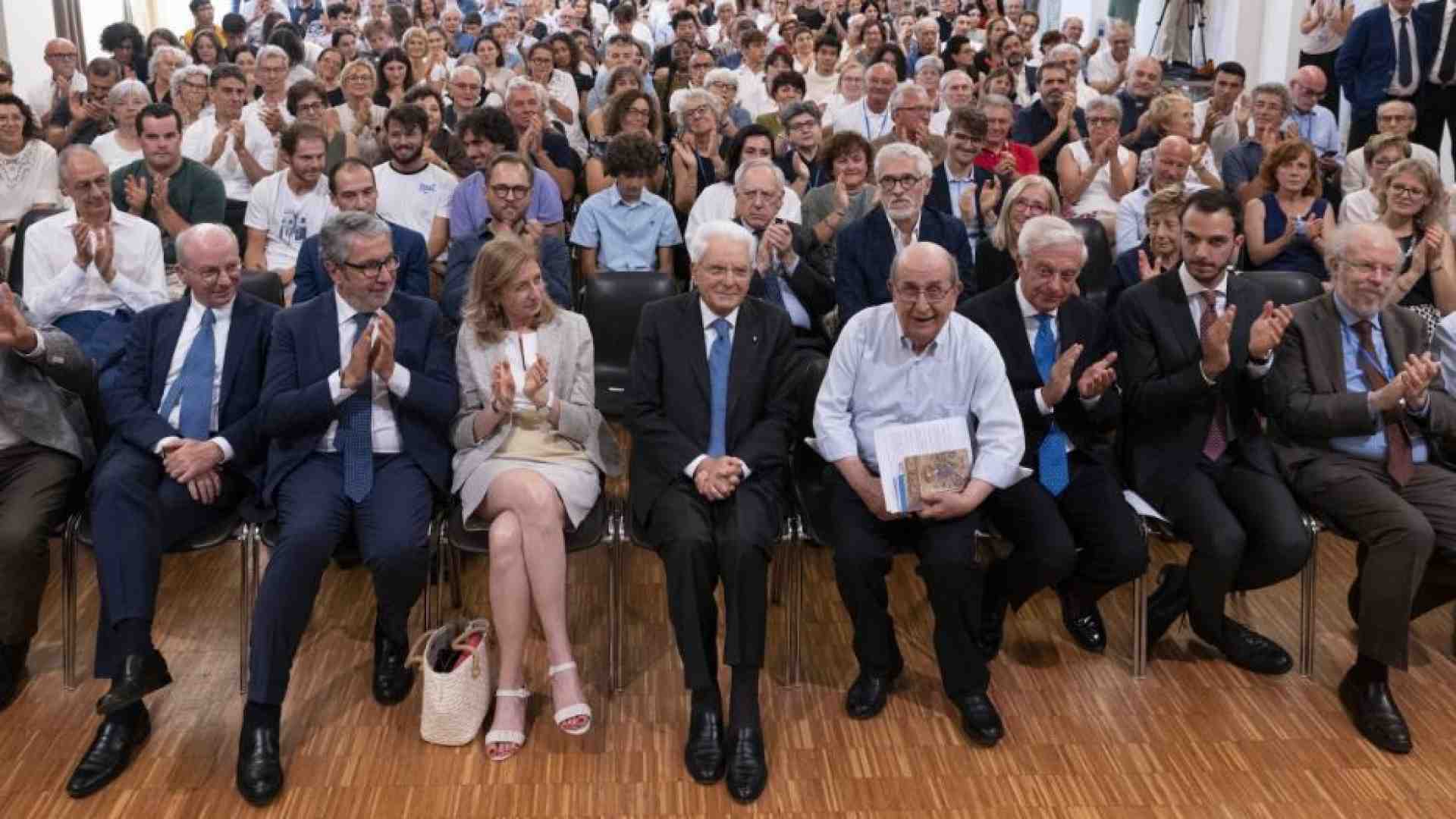 Immagine di Mattarella all'Arsenale per i 40 anni del Sermig. «Ma come avete fatto?»