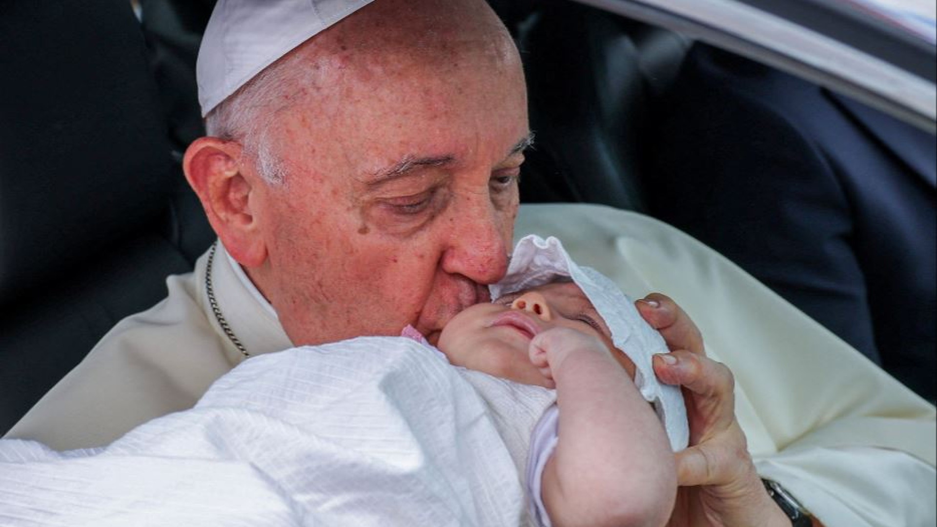 Immagine di Papa Francesco alla Gmg: sogno un'Europa che accenda luci di speranza