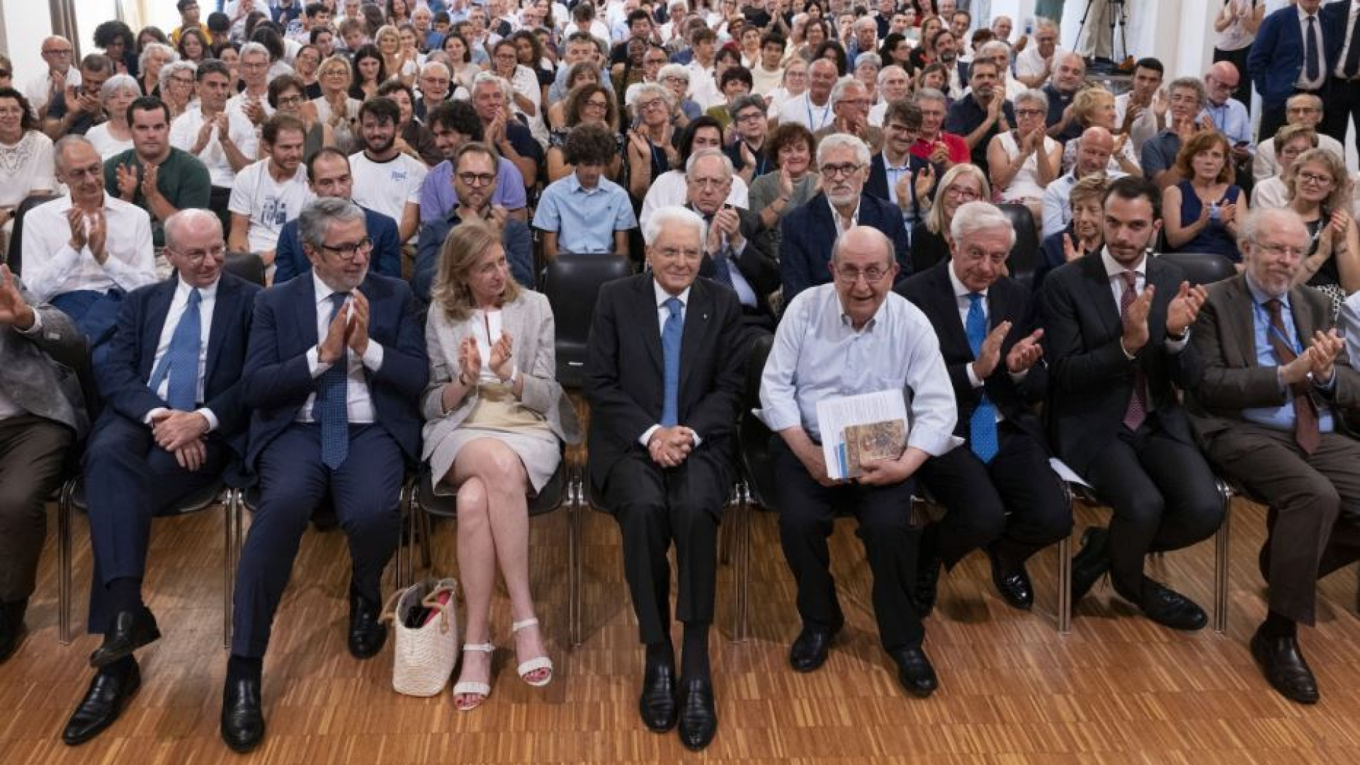 Immagine di Mattarella all'Arsenale per i 40 anni del Sermig. «Ma come avete fatto?»