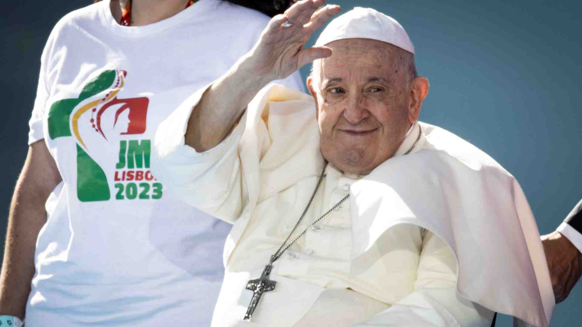 Immagine di Papa Francesco con mezzo milione di giovani: "Nella Chiesa c'è posto per tutti"