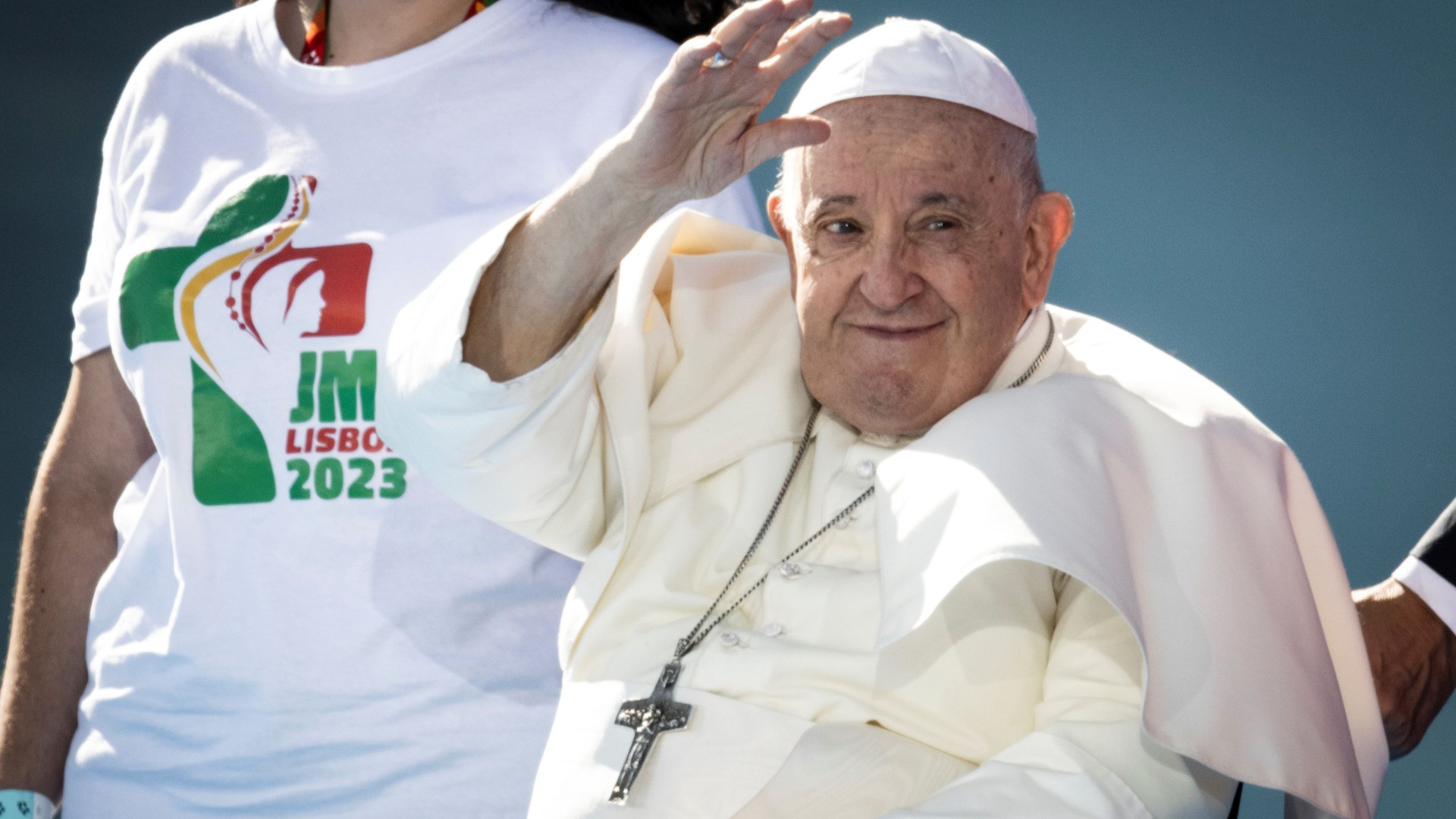 Immagine di Papa Francesco con mezzo milione di giovani: "Nella Chiesa c'è posto per tutti"