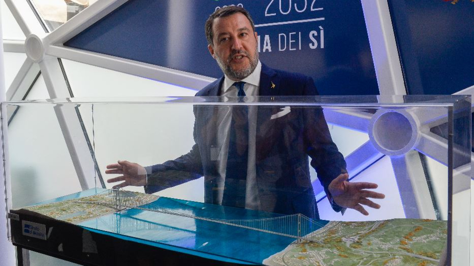 Immagine di Ponte sullo Stretto, salta il tetto di 240 mila € alle retribuzioni