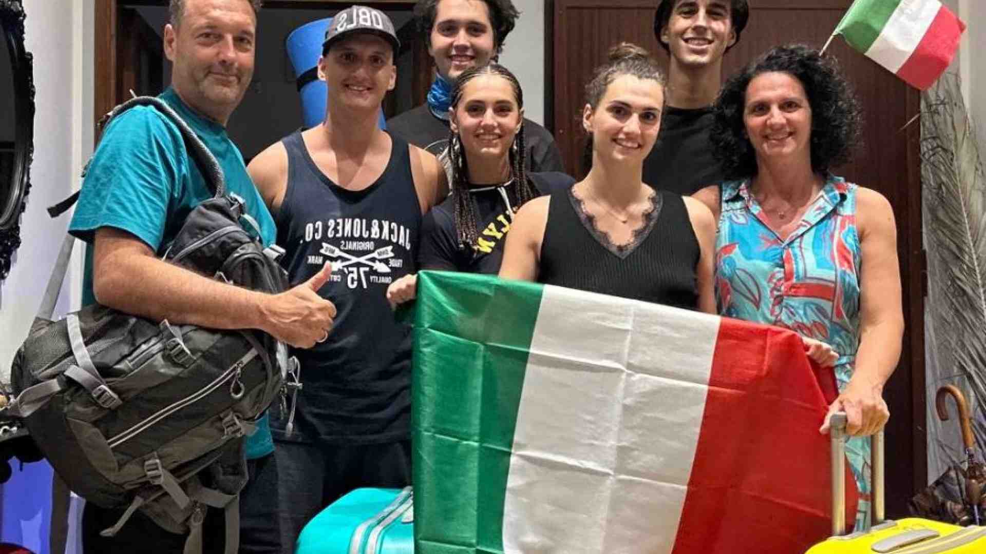 Immagine di Padre, madre e figli tutti pellegrini: ci si ritrova a Lisbona