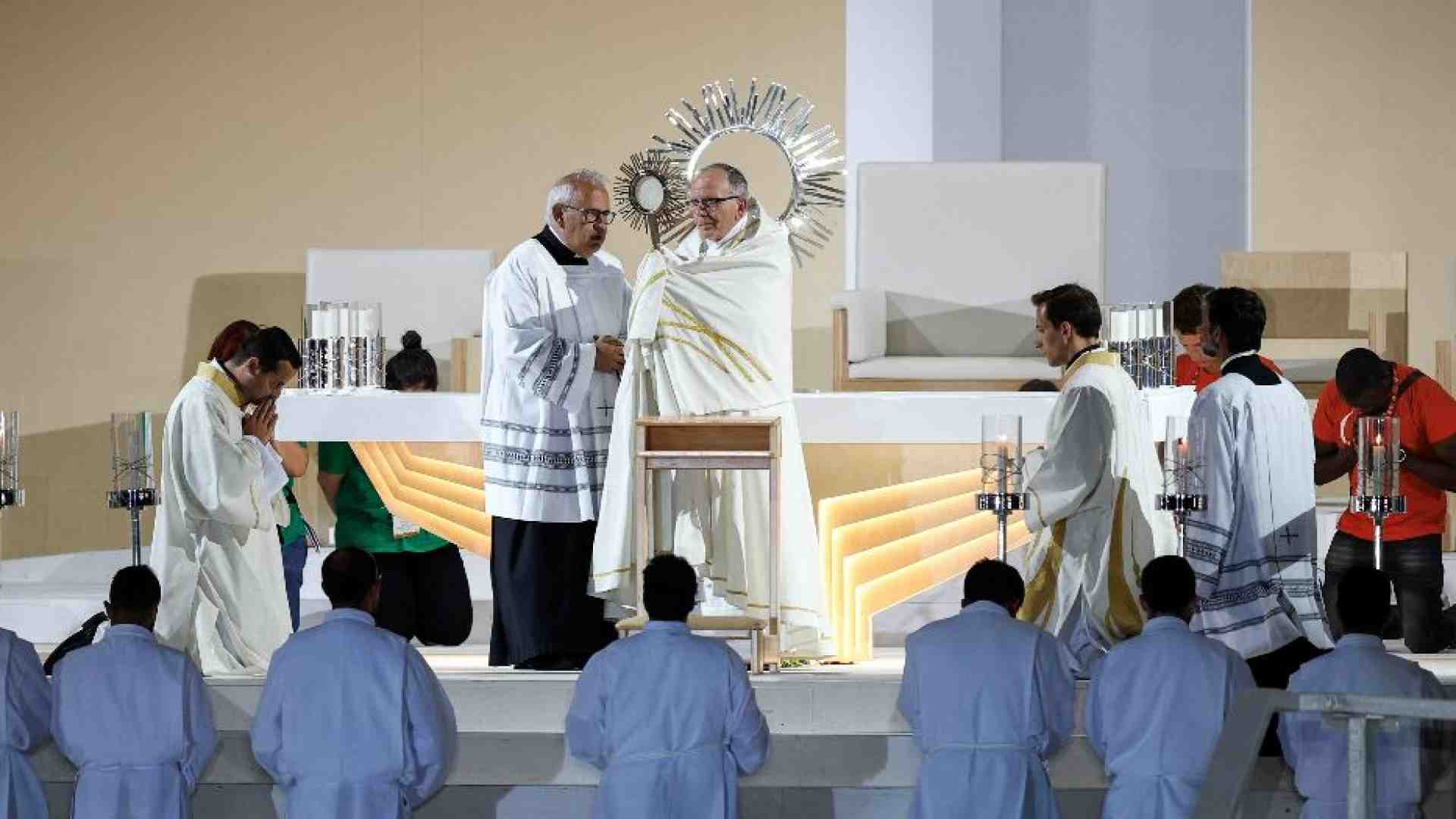 Immagine di Il dono di essere giovani nella notte di Lisbona