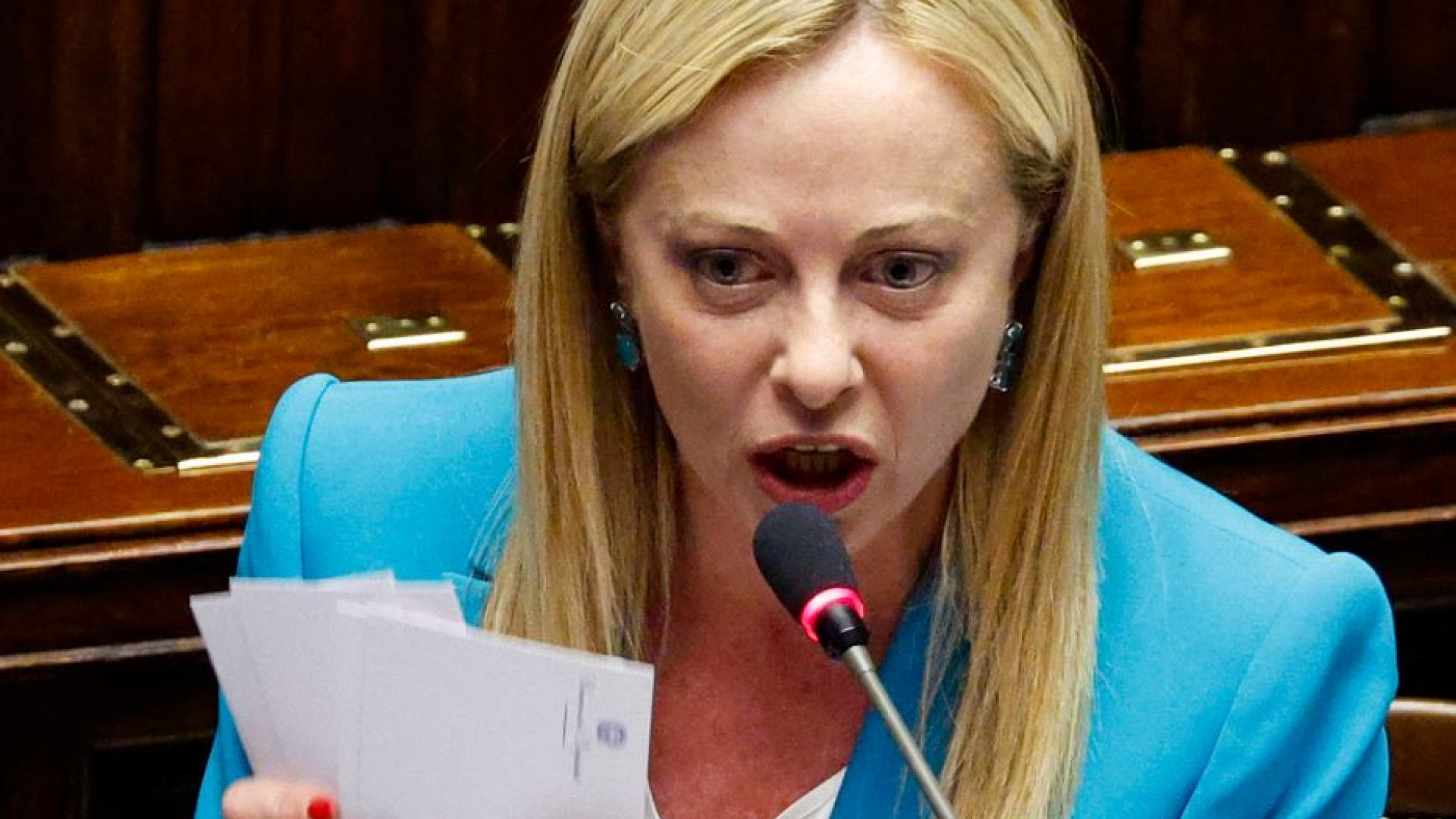 Immagine di Pressing di Meloni, De Angelis si scusa ma non smorza le polemiche