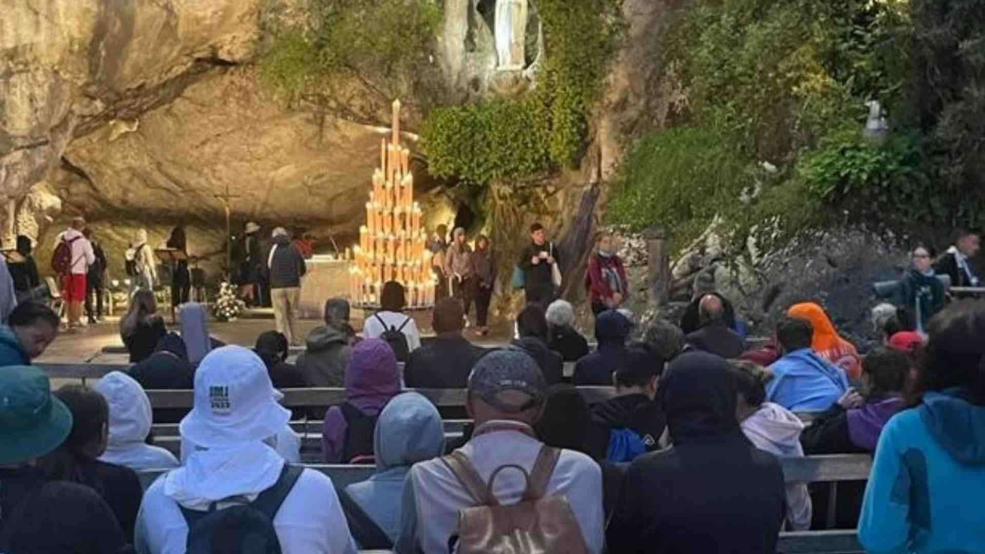 Immagine di I giovani a Lourdes per affidare a Maria il loro futuro