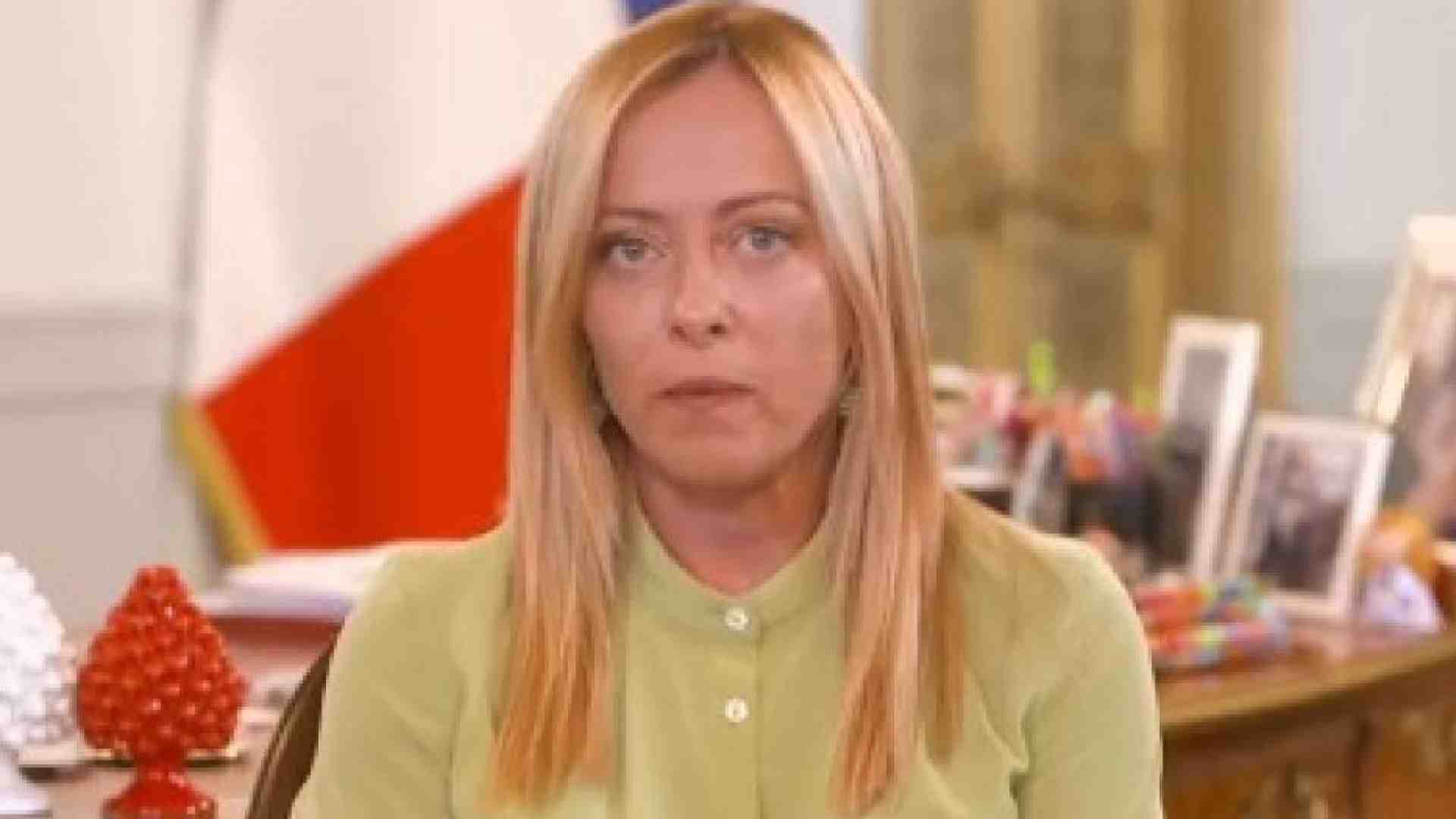 Immagine di Le banche si rialzano in Borsa. Meloni: «Tassiamo un margine ingiusto»