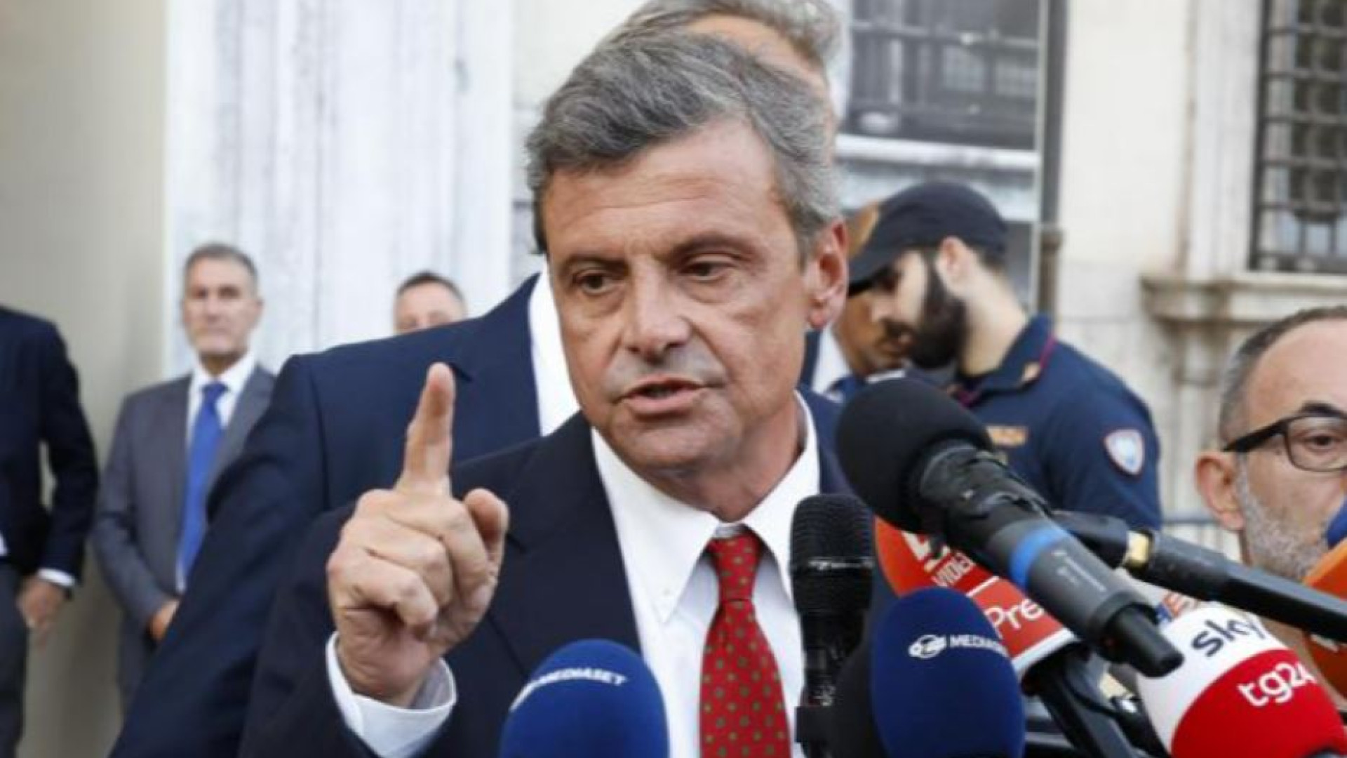 Immagine di Calenda: sui salari dialogo storico ma la soglia minima a 9 euro è cruciale