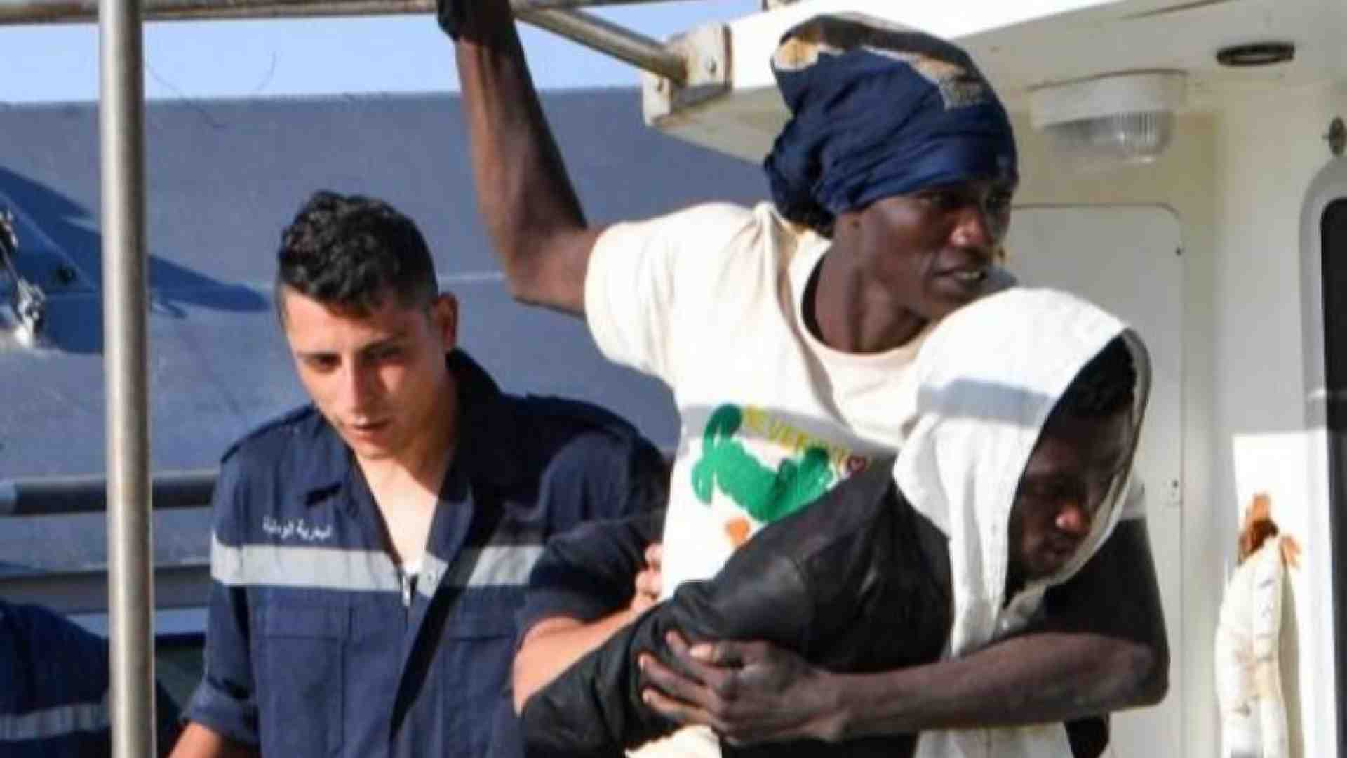 Immagine di Migranti via dai centri di accoglienza, ma finiranno per strada