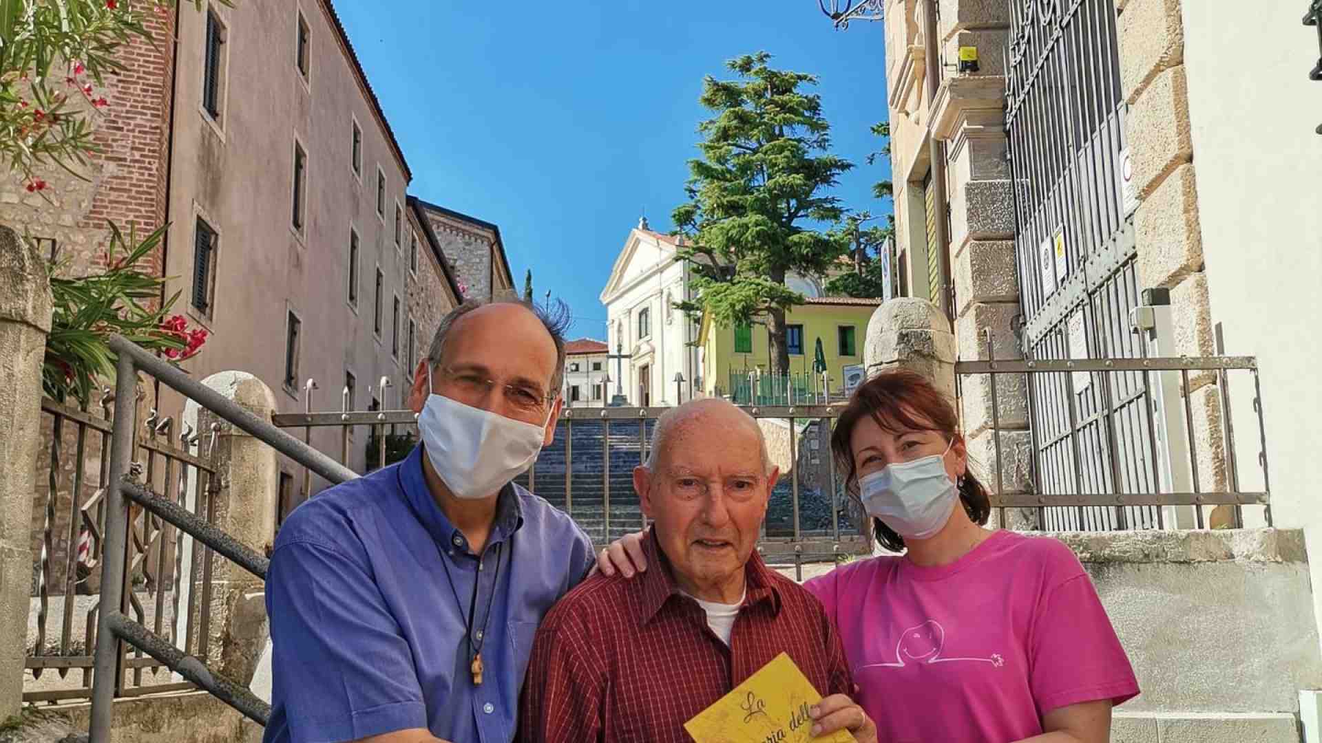 Immagine di Una bella storia d’amore rivive dentro un libro