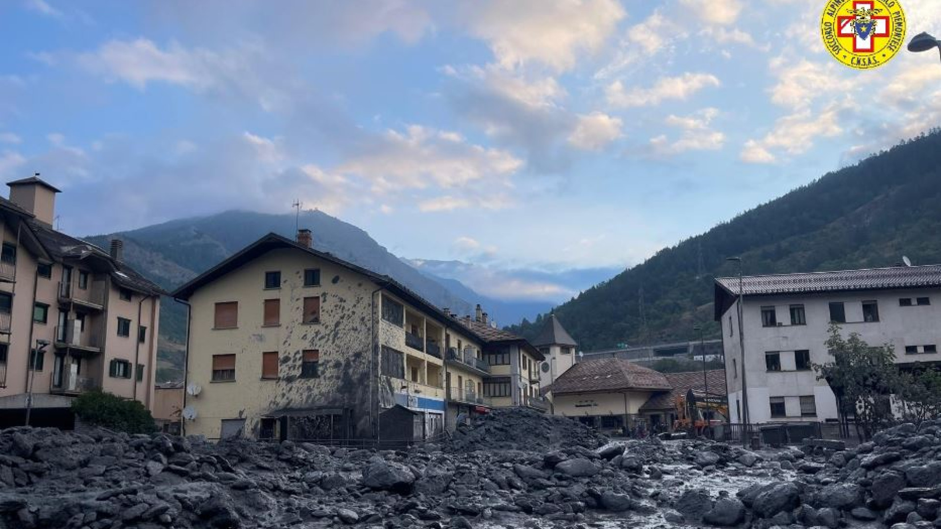 Immagine di Frana e esondazioni, Bardonecchia sotto il fango. Le immagini
