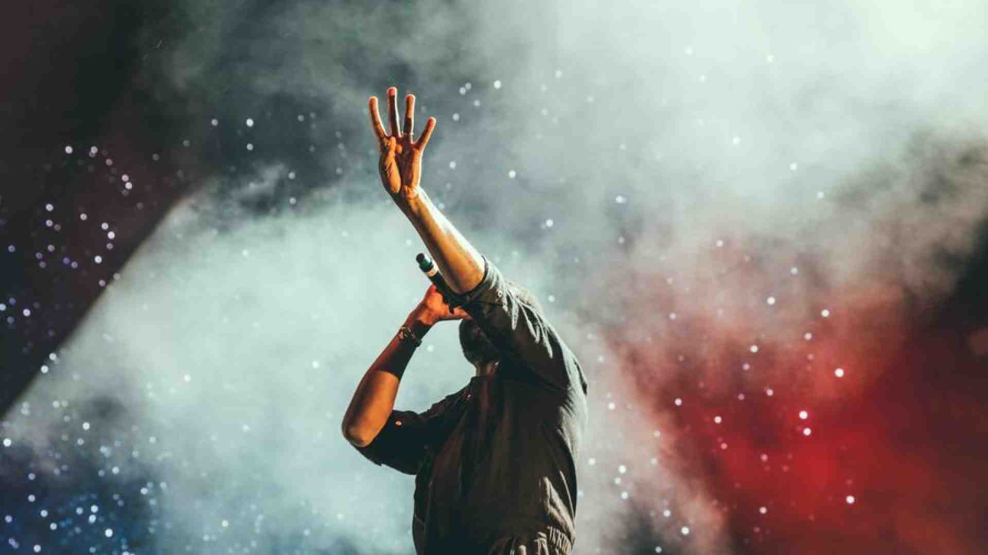 Immagine di Le professioni davanti e dietro il palco