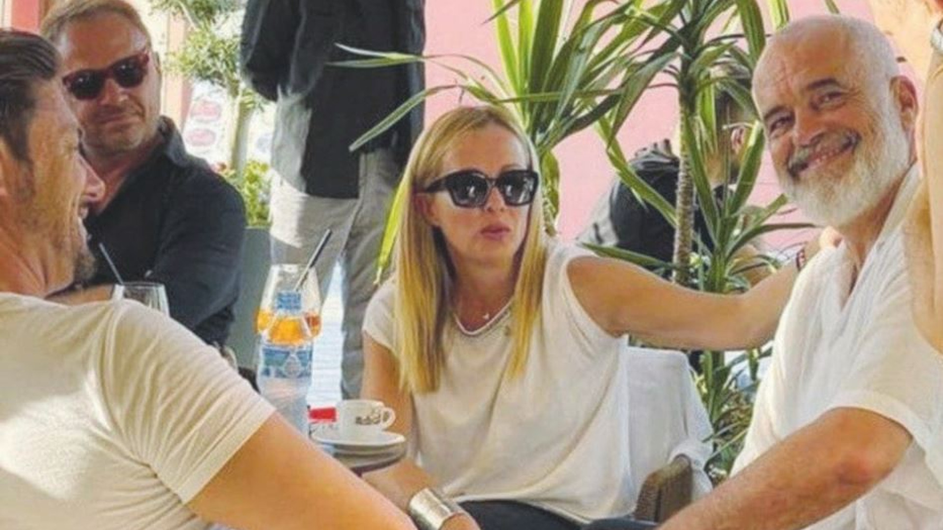 Immagine di Meloni "scopre" l'Albania, Rama la saluta: un'amica non un pericolo fascista