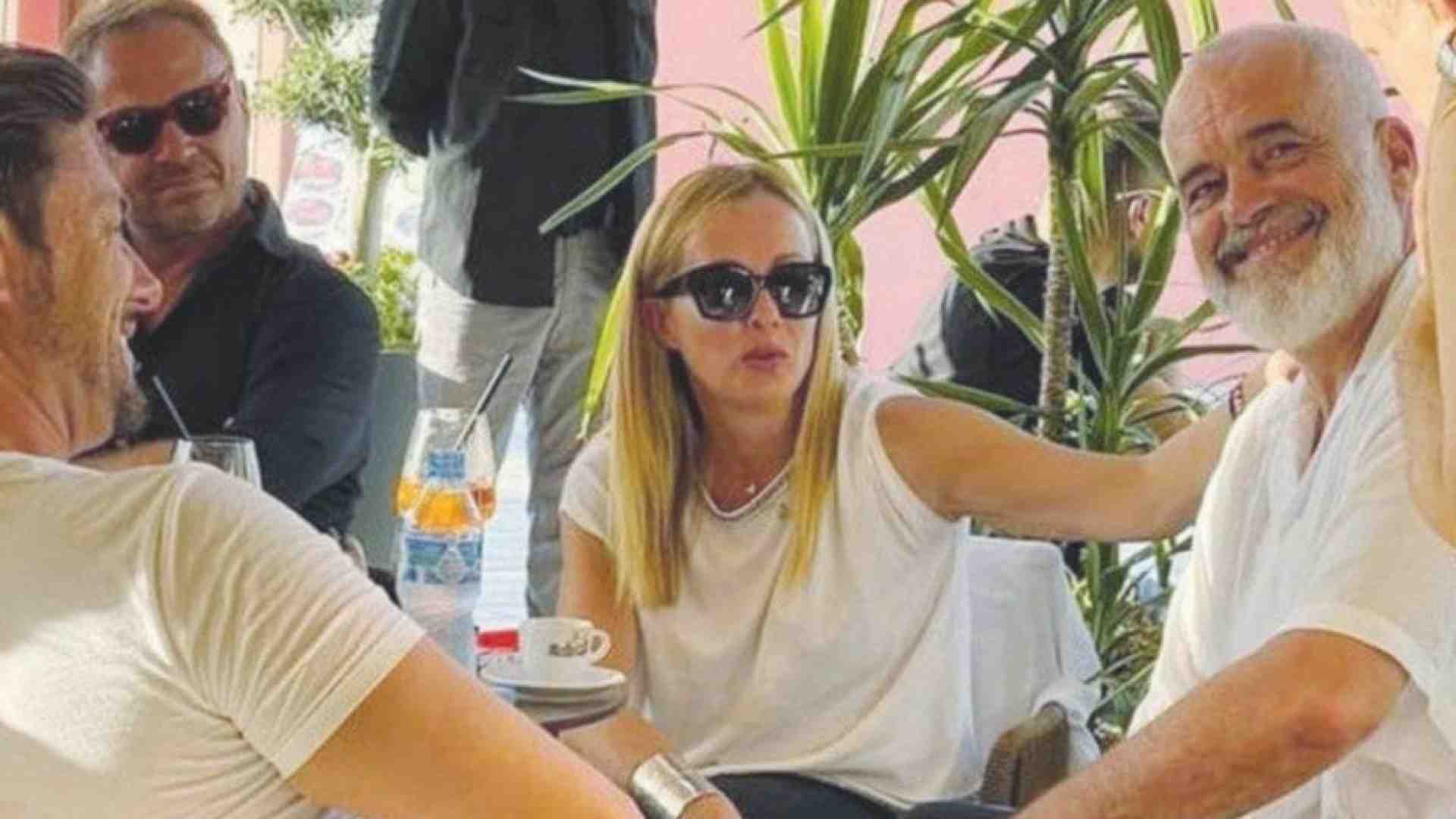 Immagine di Meloni "scopre" l'Albania, Rama la saluta: un'amica non un pericolo fascista