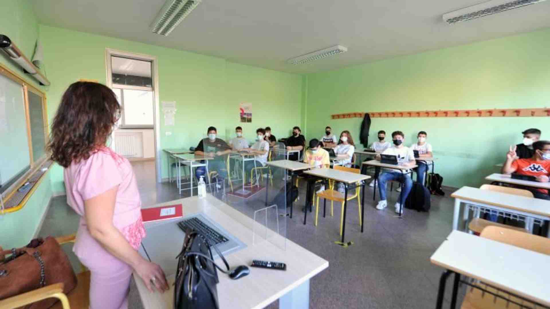 Immagine di Ritorno a scuola con 200mila supplenti. E arriva il tutor