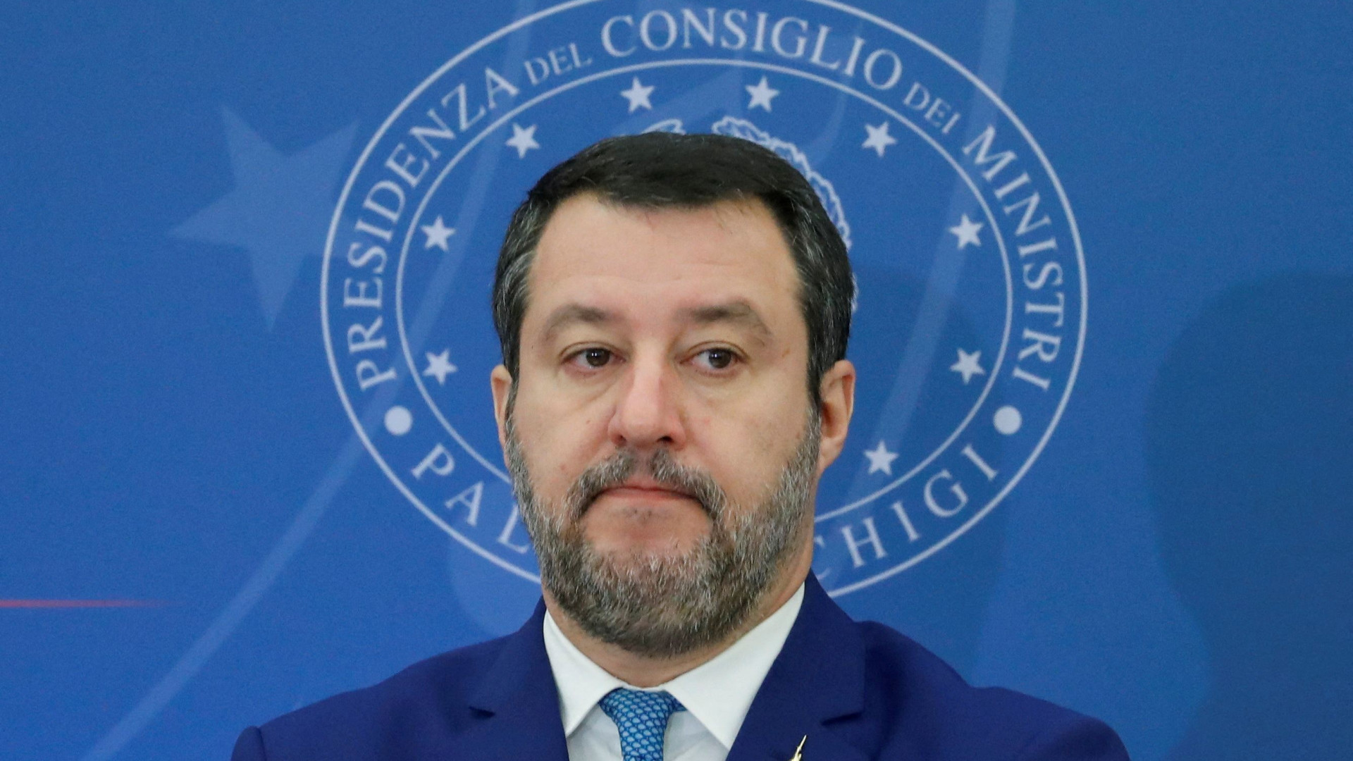 Immagine di Salvini difende il generale: «No al Grande fratello». Lui lo ringrazia