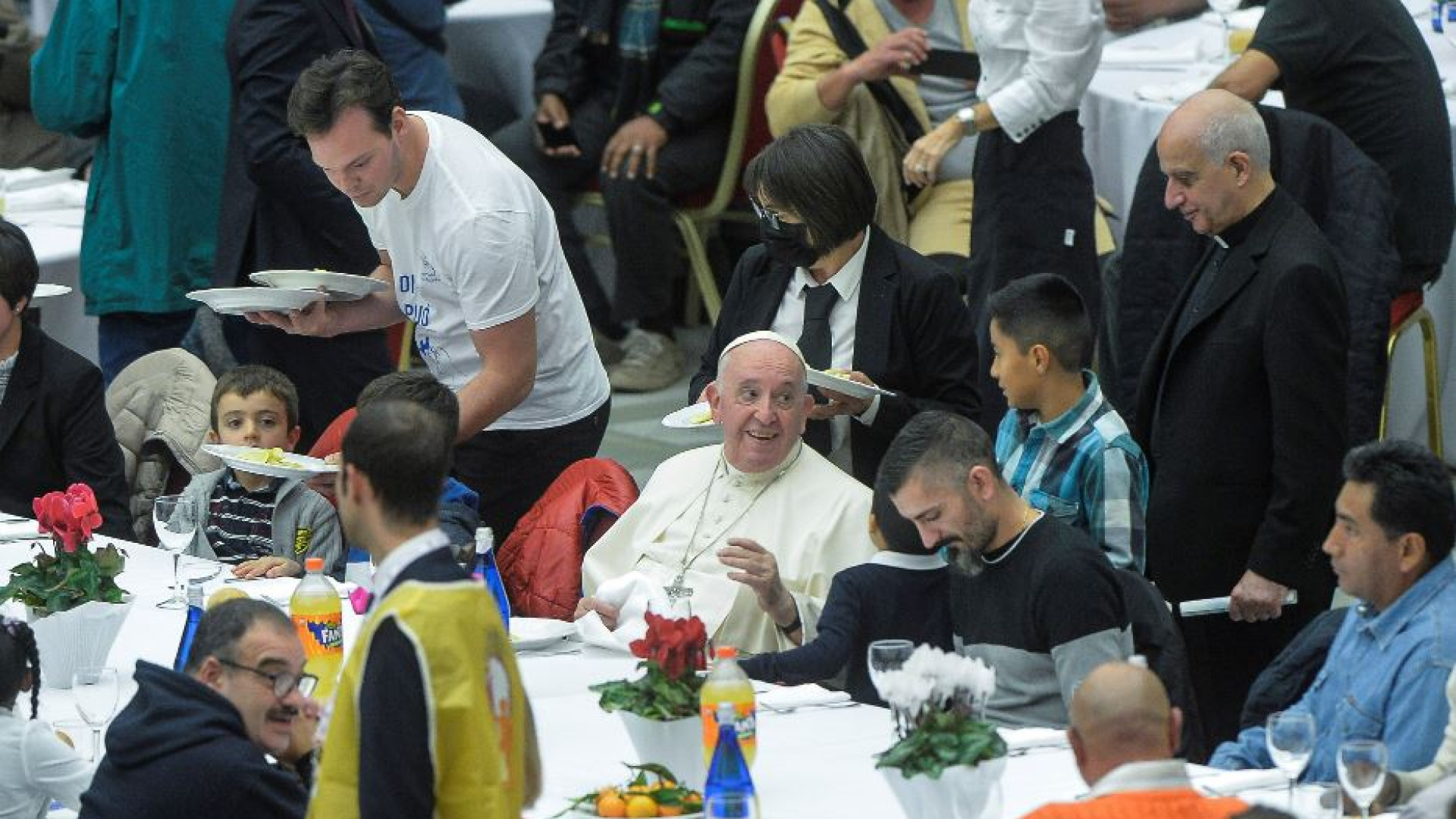 Immagine di Prima i poveri. Passa da loro il Regno di Dio