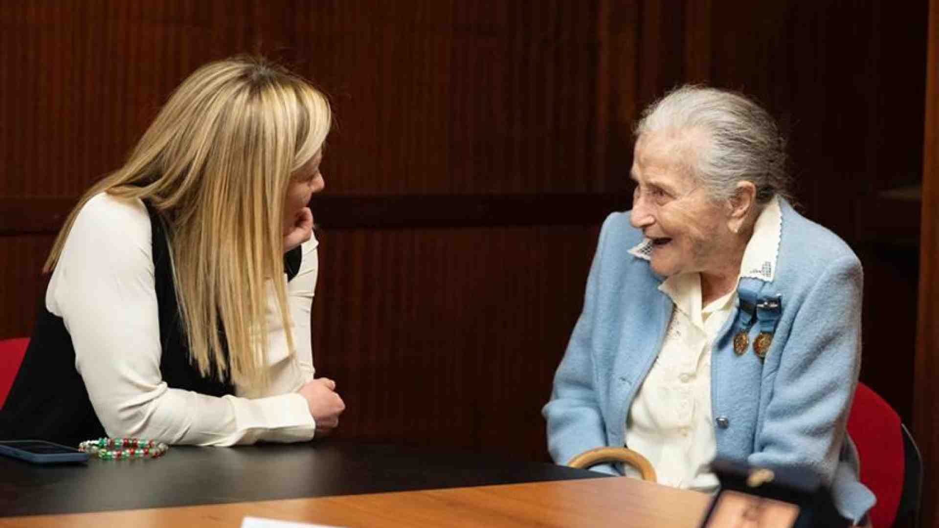 Immagine di Gli auguri di Meloni per i 100 anni di Paola Del Din