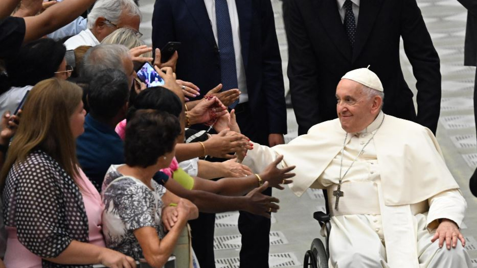 Immagine di Il Papa: nei momenti difficili e di gioia rivolgiamoci a Maria, nostra madre