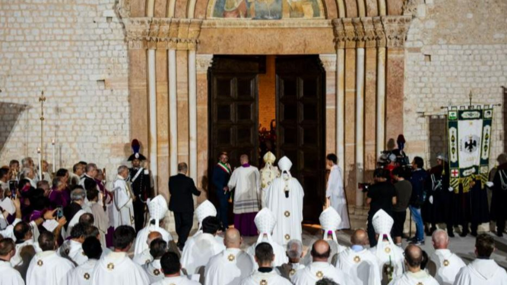 Immagine di Perdonanza, Semeraro: è Cristo la «porta» attraverso cui passare