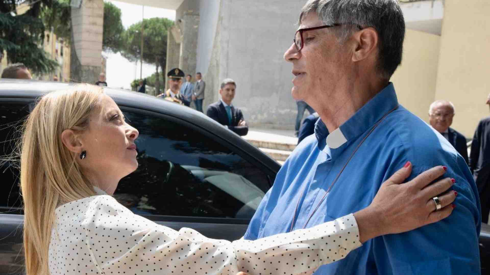 Immagine di Meloni a Caivano: «Lo Stato ha fallito. Ora legalità, servizi e scuola»