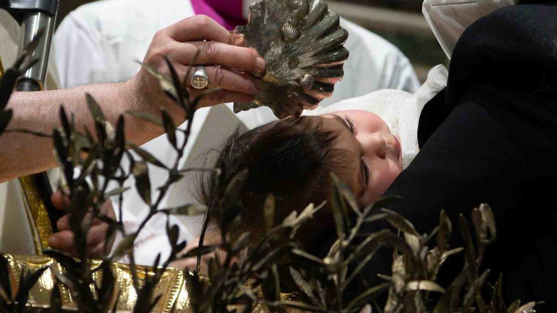 Immagine di Il Battesimo dei bambini: dalla crisi di fede al ruolo di padrini e madrine