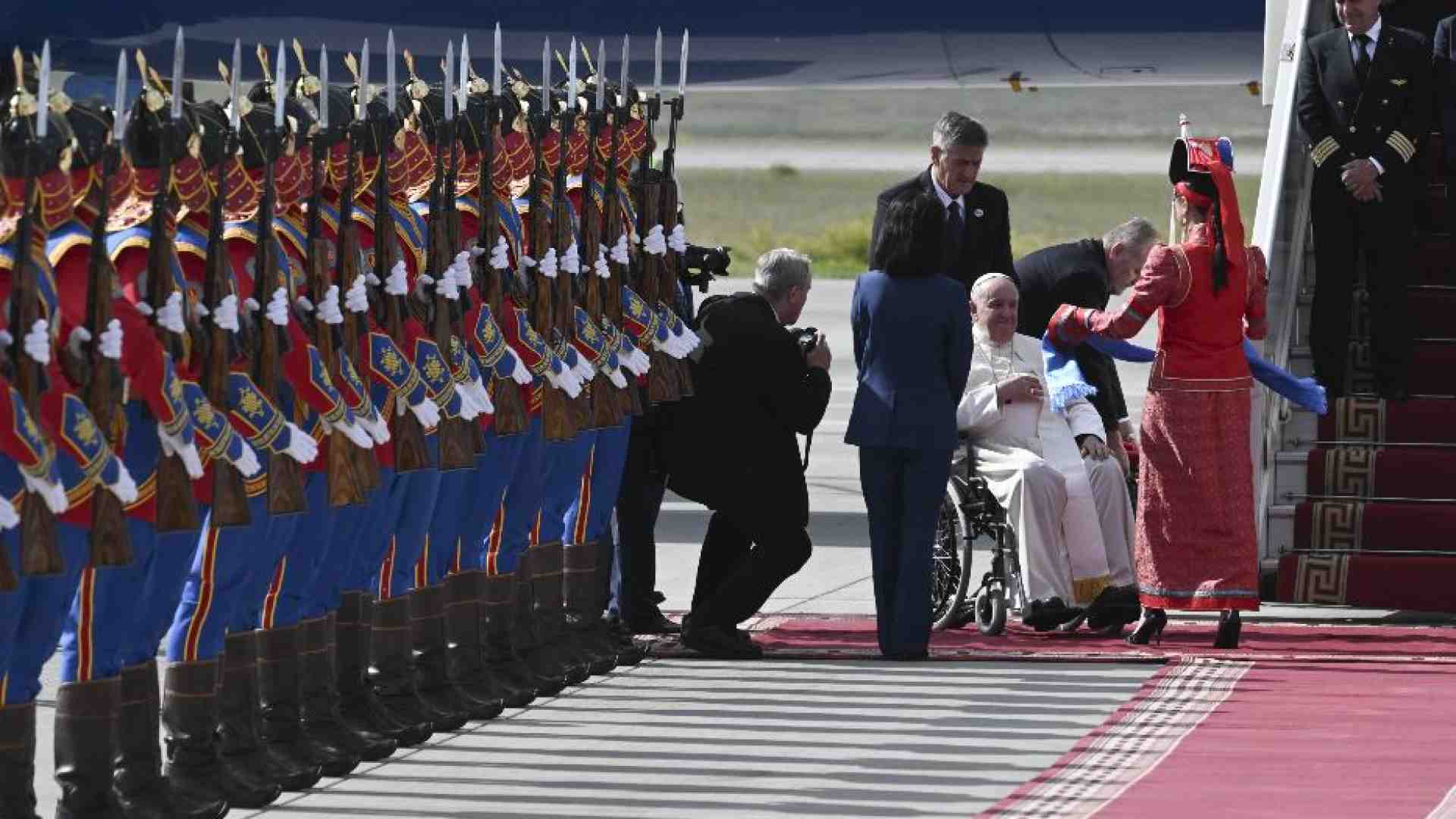 Immagine di Papa Francesco è arrivato in Mongolia: "Un popolo piccolo in una terra grande"
