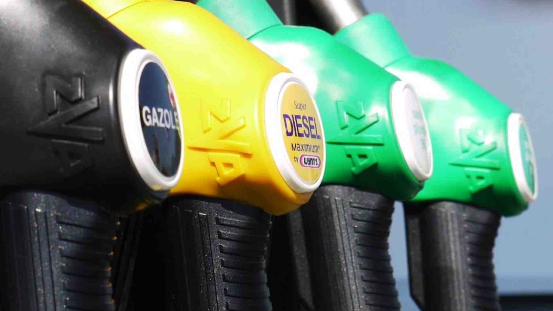 Immagine di Benzina, oh cara