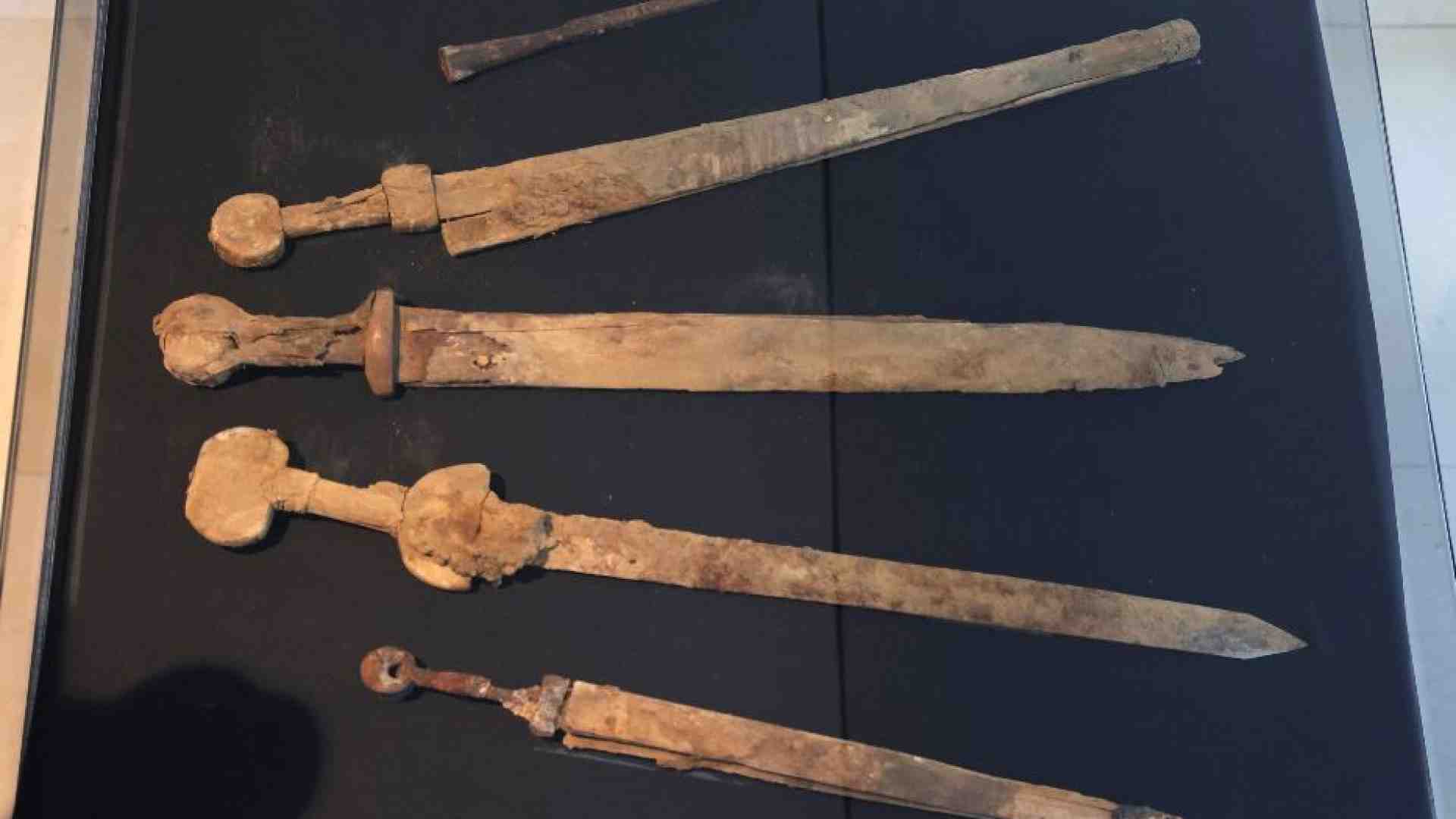 Immagine di Scoperte spade romane in una grotta sul Mar Morto