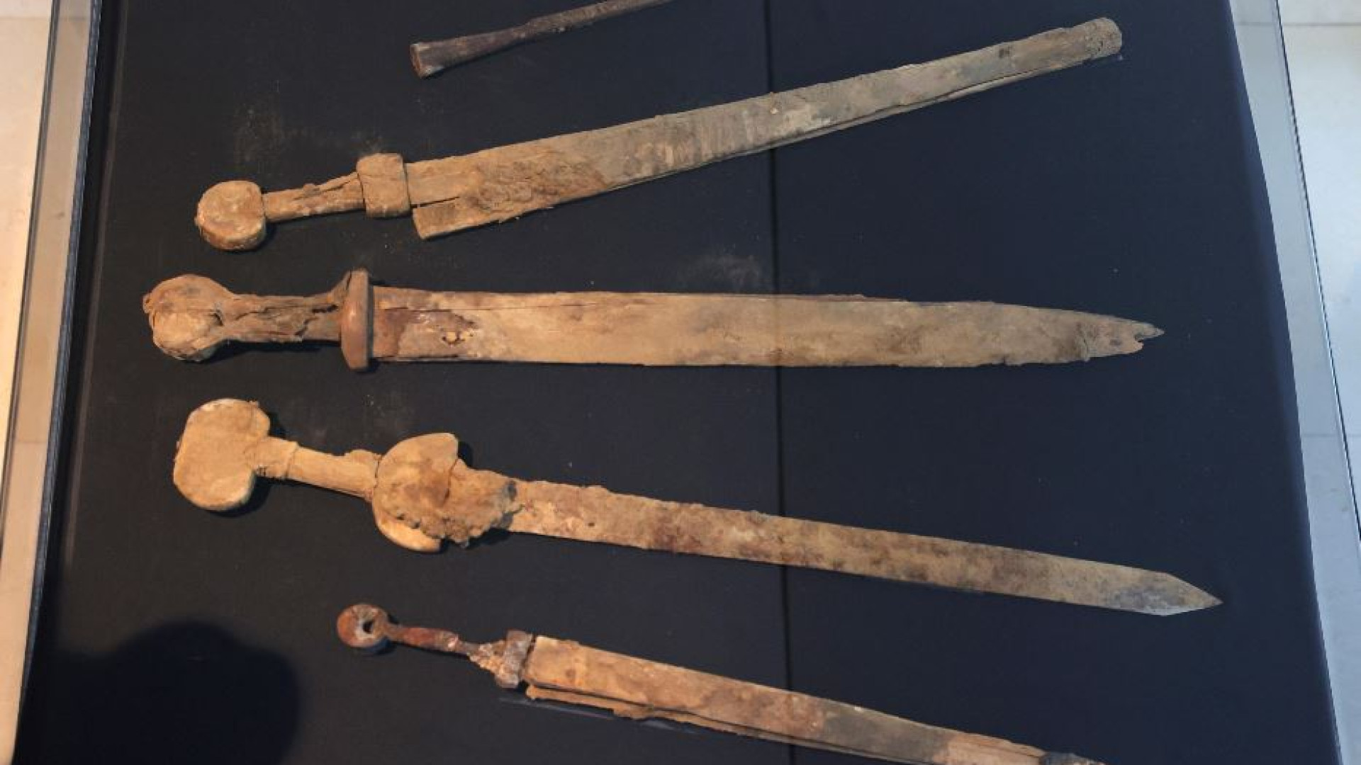 Immagine di Scoperte spade romane in una grotta sul Mar Morto