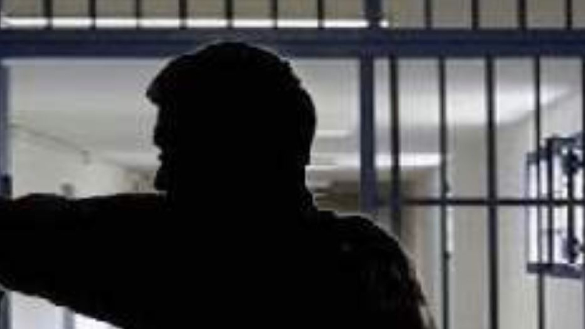 Immagine di A 14 anni sterminò la famiglia: 18enne condannato all'ergastolo