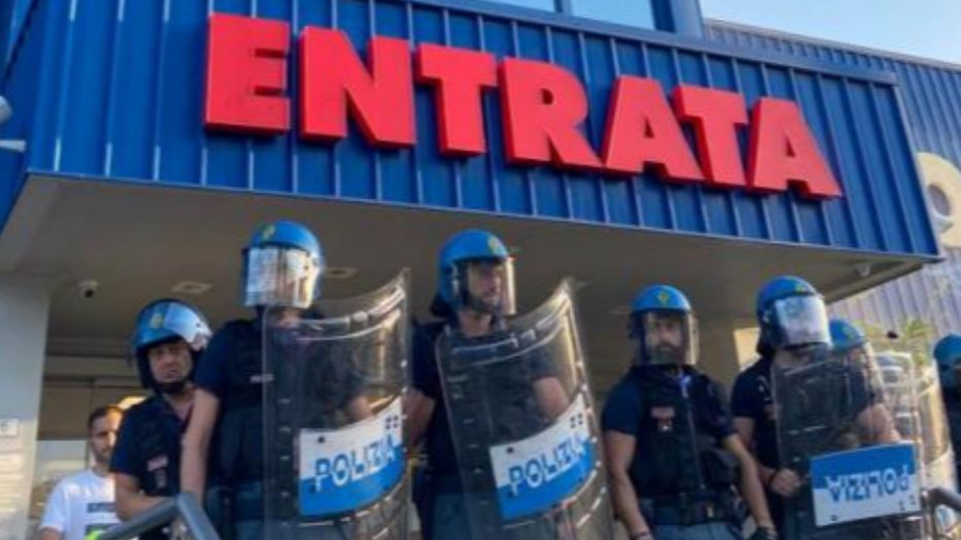 Immagine di La vertenza Mondo Convenienza: la rivolta dei lavoratori poveri