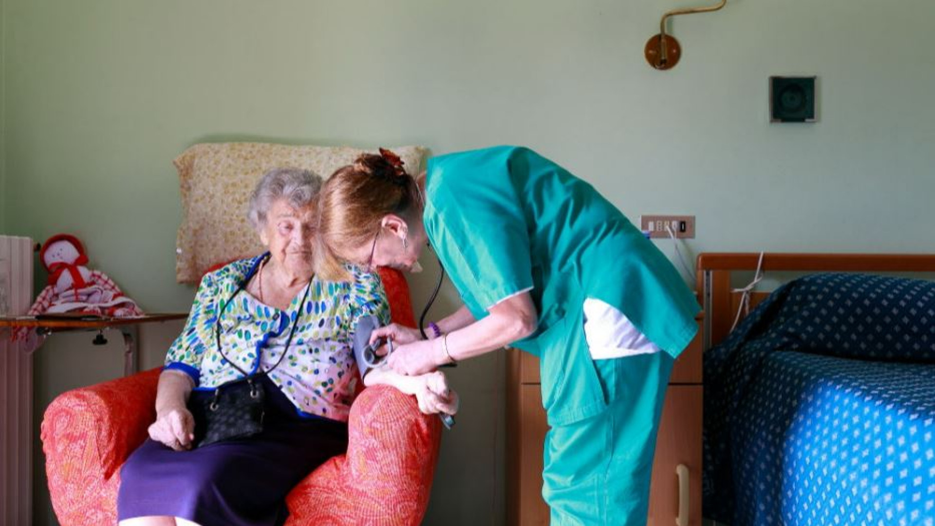 Immagine di Assistenza anziani non autosufficienti: servono 1,3 miliardi per la svolta