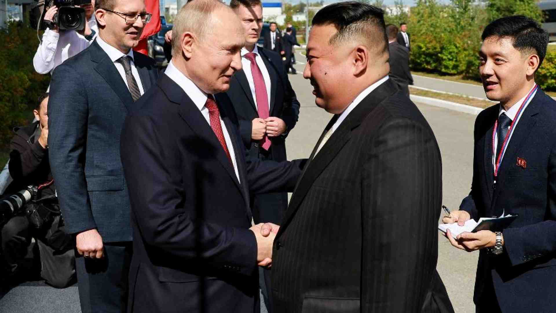 Immagine di Kim e Putin in Siberia: lotta «sacra» all'Occidente