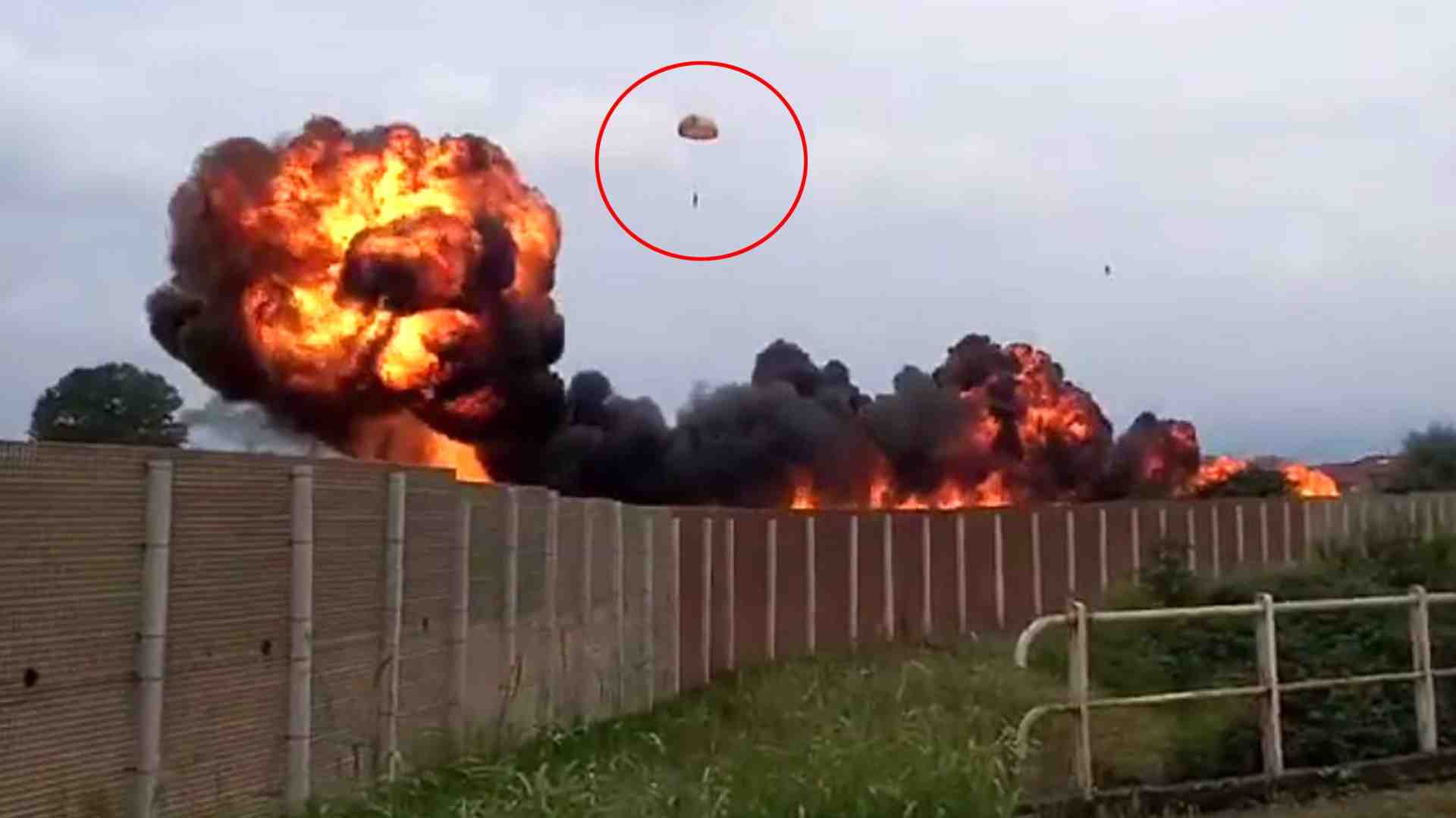 Immagine di Freccia Tricolore si schianta contro un'auto. Morta una bimba