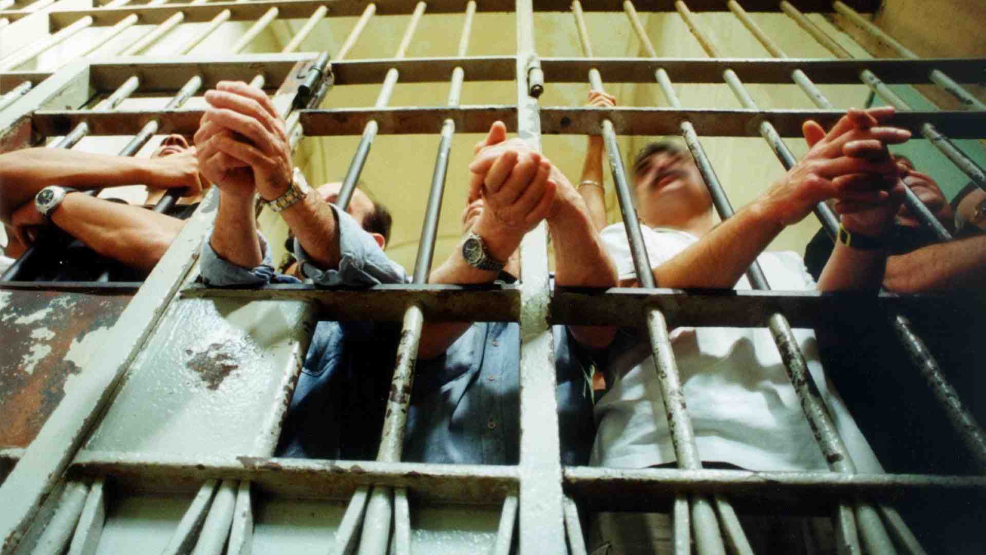 Immagine di Mille detenuti in più. E tornano i suicidi