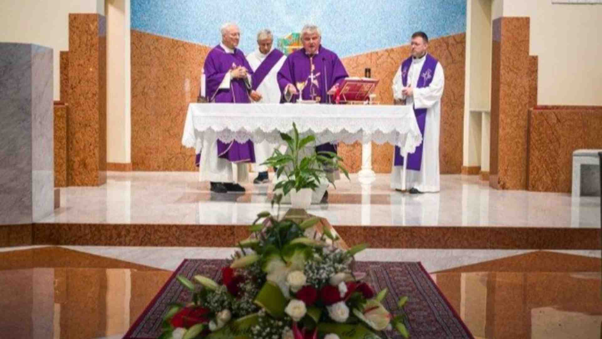 Immagine di Il funerale del clochard "senza volto". Krajewsky: in lui la sofferenza di Gesù