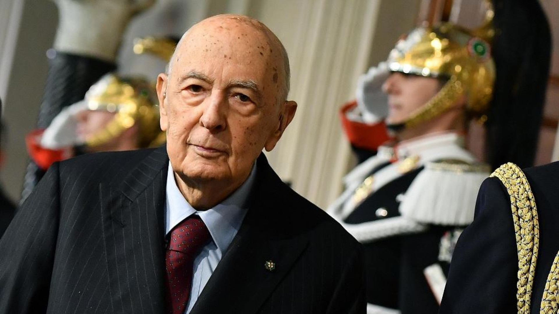 Immagine di Ore di ansia per Napolitano. Il Papa: «Un servitore della Patria»