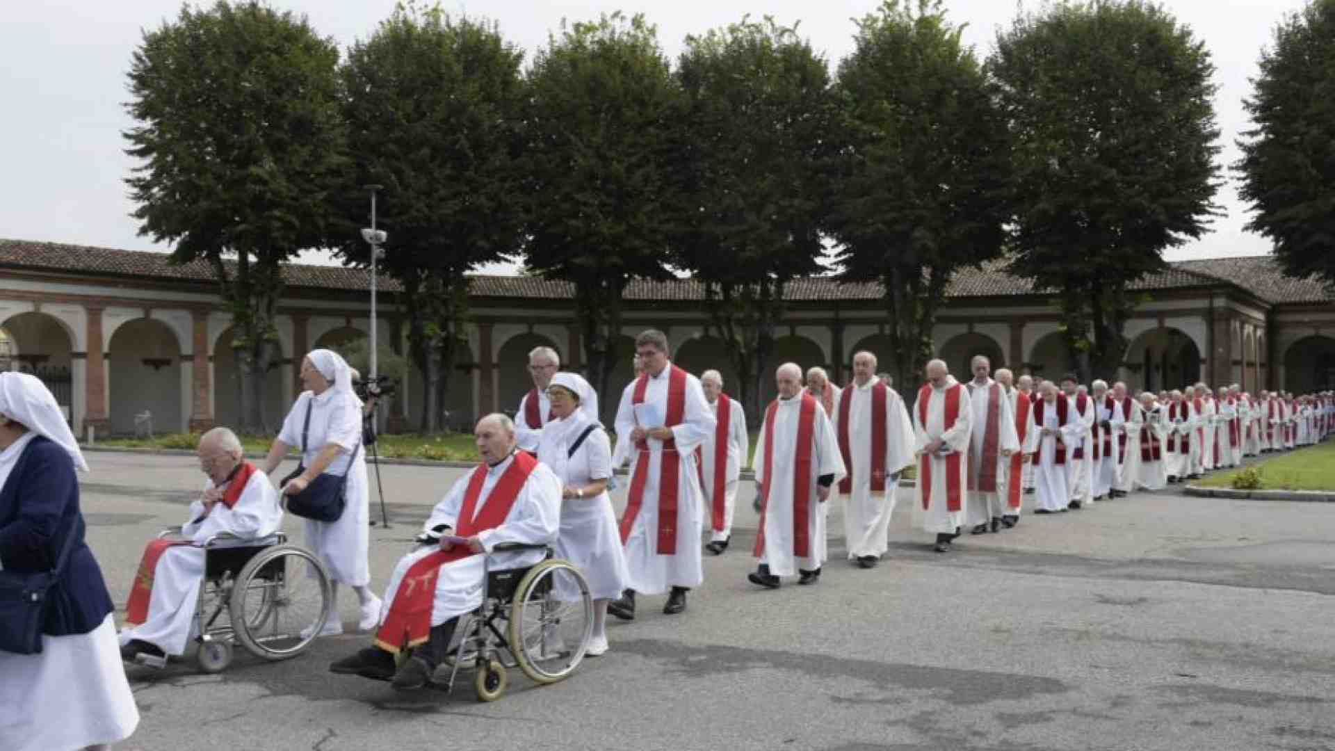 Immagine di Il Papa: preti anziani e malati, grazie per la vostra testimonianza di vita