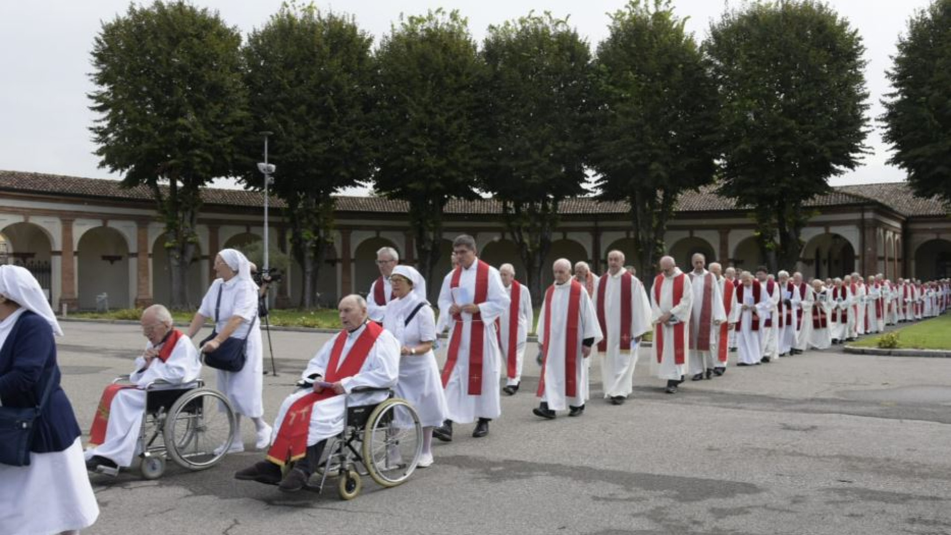 Immagine di Il Papa: preti anziani e malati, grazie per la vostra testimonianza di vita