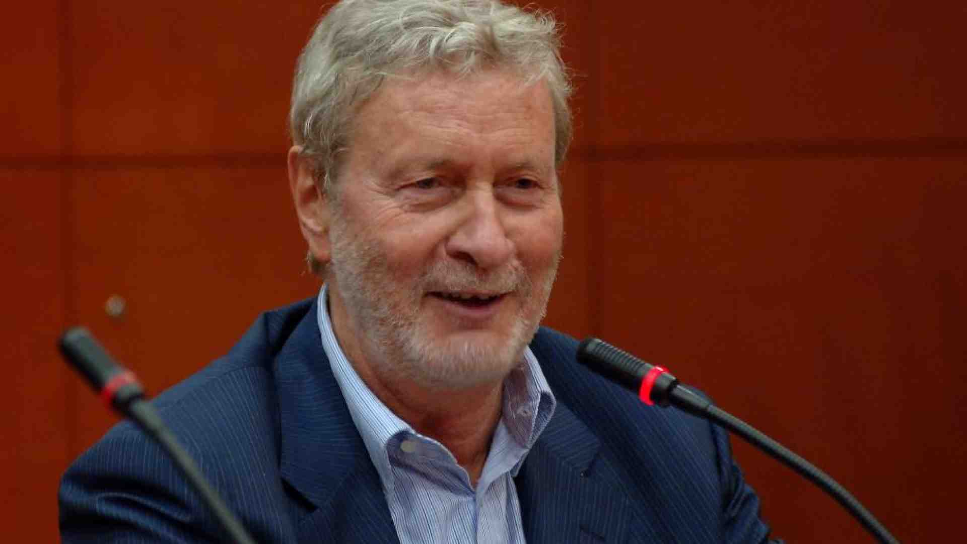 Immagine di Gianni Vattimo e il "credere di credere": molto più che una provocazione