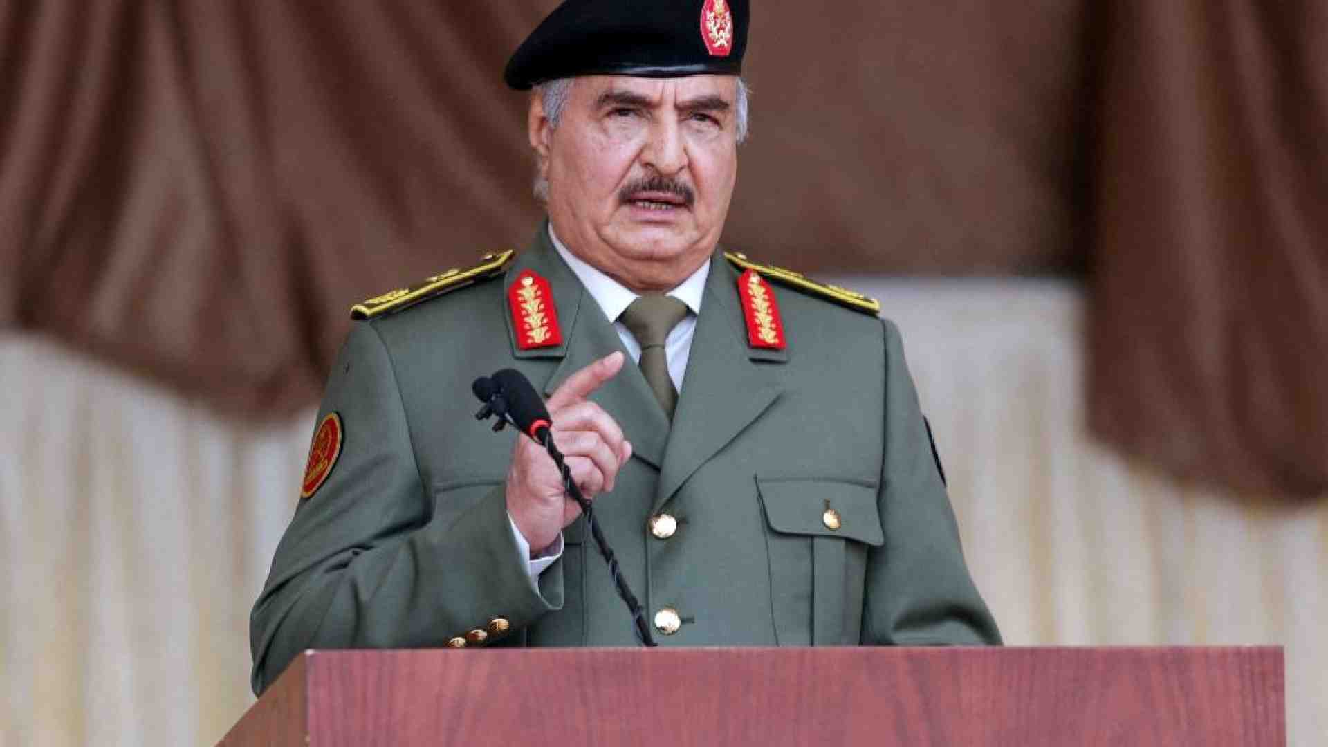 Immagine di Haftar da Putin: il Cremlino stringe i tempi